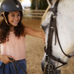 img_mcgrath_foto_verano_usa_2000_medium-shot-girl-with-beautiful-horse